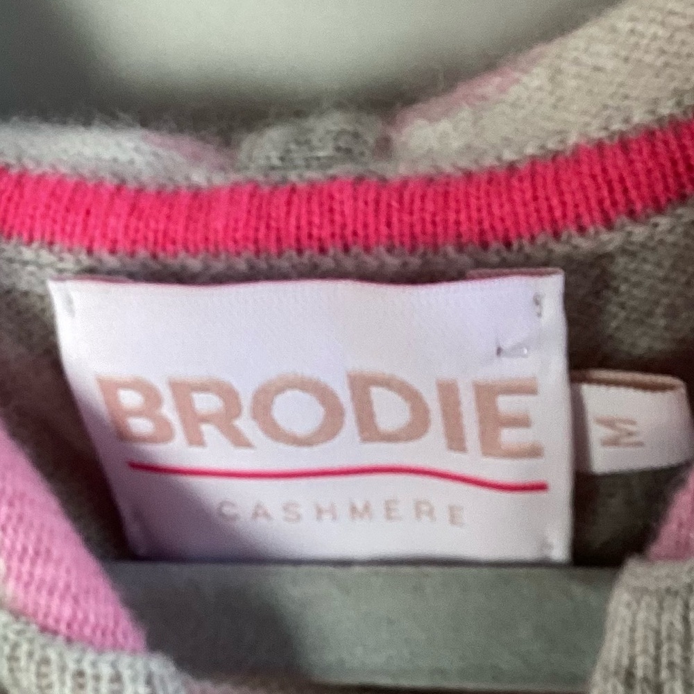 Brodie Pink Gray Camo 100% Fine
Cashmere Hoodie S (355) Old Sz M
Money Luxury - Picture 3 of 7
